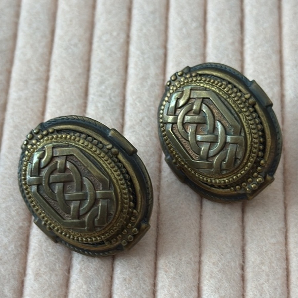 Vintage Gold Clip-On Vintage Earrings